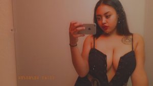 Alyxia tantra massage in California Maryland